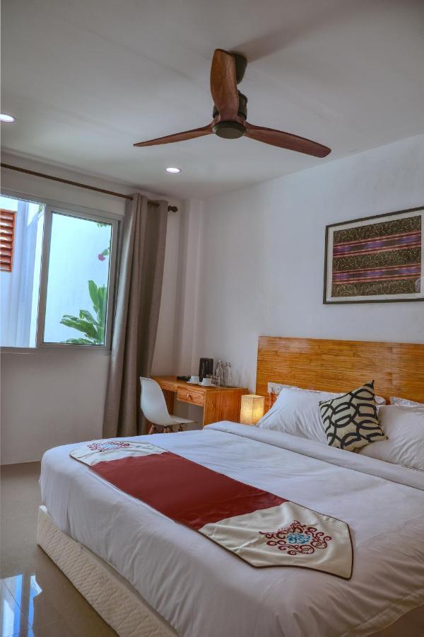 Hotel Island Ambience à Maafushi Extérieur photo